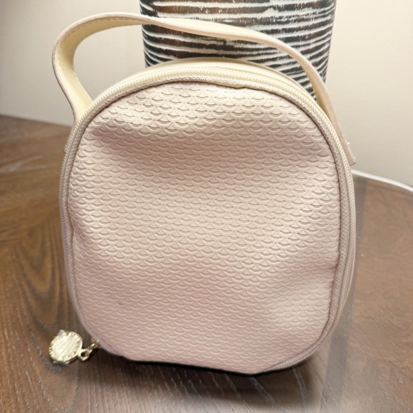 BVLGARI: Beige & "Logo", Travel/Cosmetic Bag - Picture 3 of 9